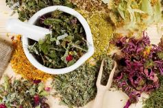 Народные мочегонные средства (диуретики) - травы, сборы и чаи Мочегонные сборы трав в аптеке